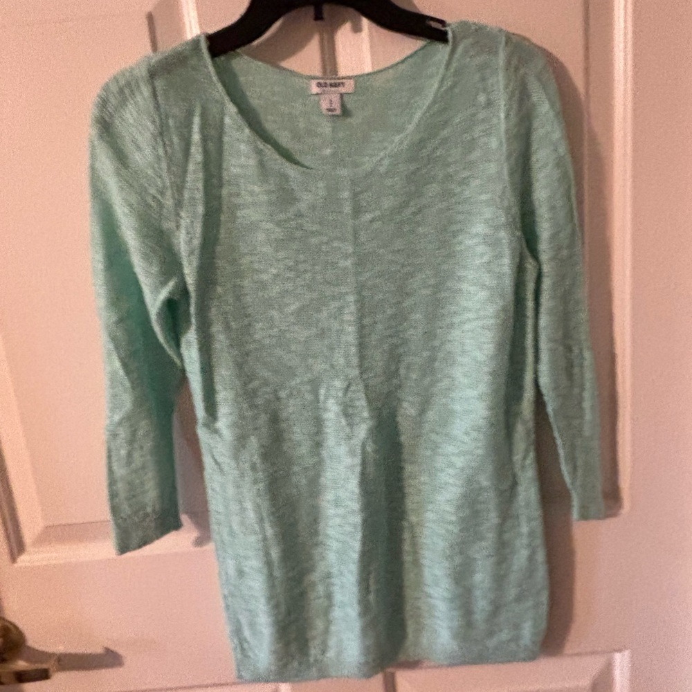Old Navy mints green sweater 100% Polyester Ptp 17 and length 28